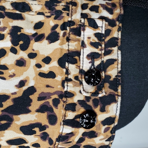 LulaRoe Kenny Denim Trucker Jacket Limited Edition Animal Print - Picture 6 of 16